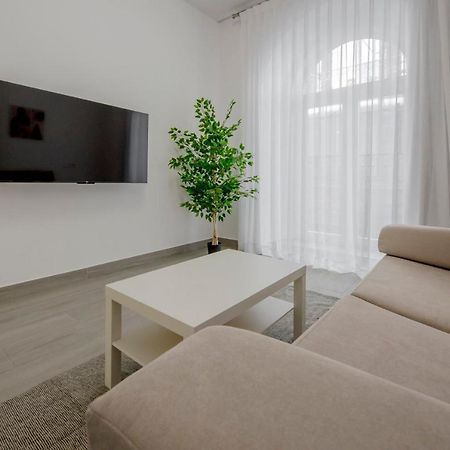 Suara Apartamentos 1 Madrid Luaran gambar