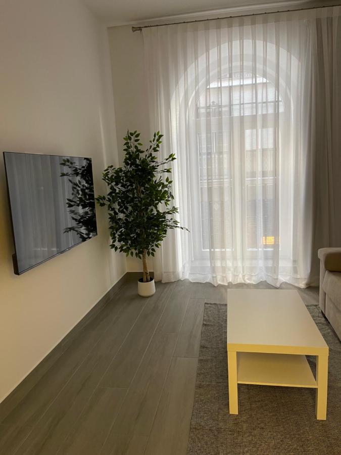 Suara Apartamentos 1 Madrid Luaran gambar